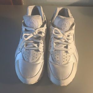 Women’s Nike huarache tennis shoes - all white